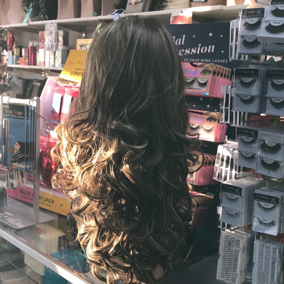 Wigs - Picture 4 of 8